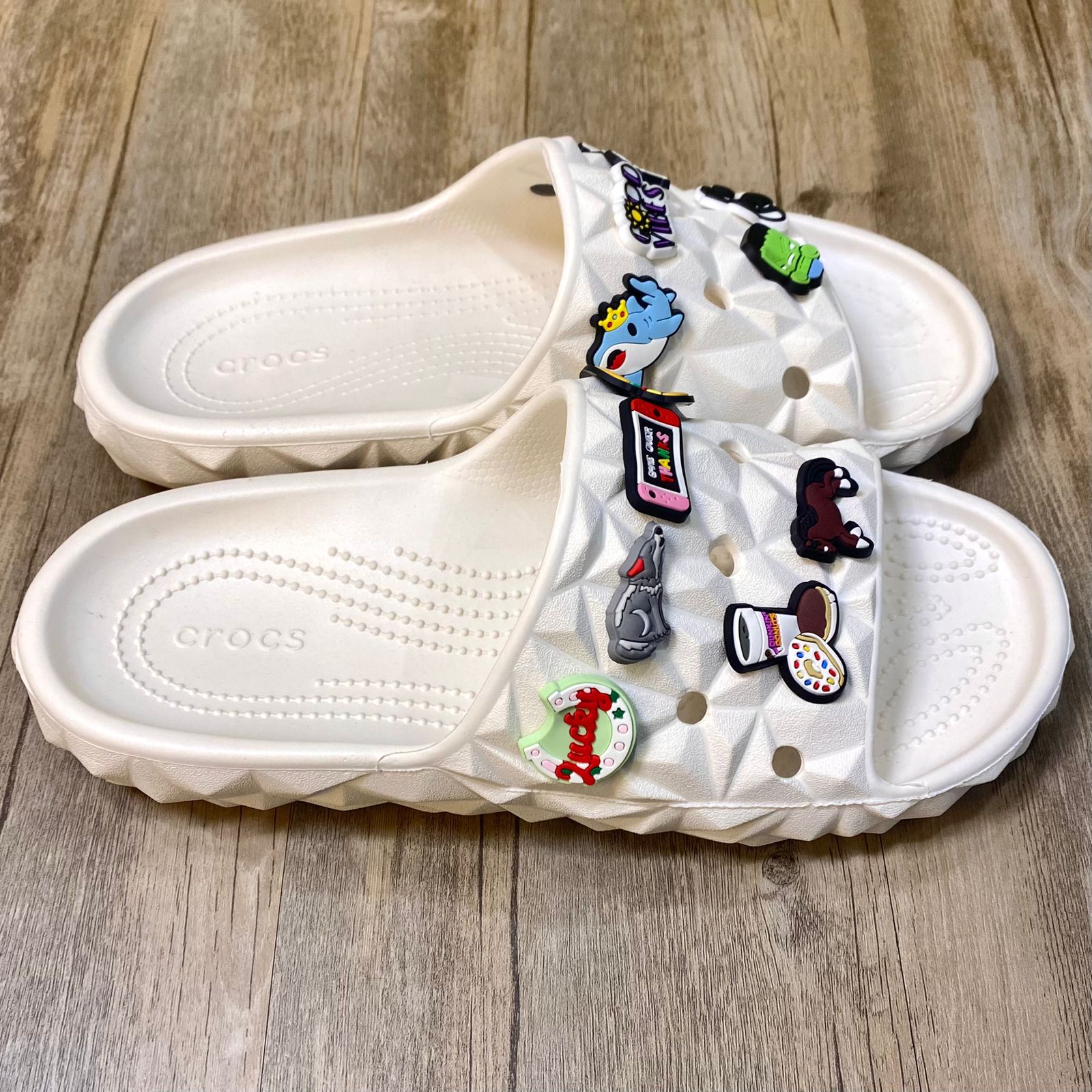 Dép Crocs Classic Geometric V2 HN2 White